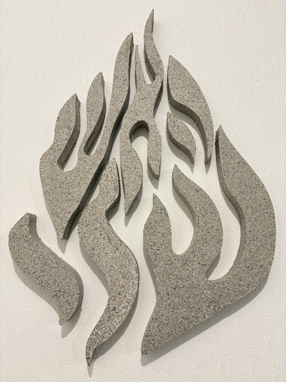La Flamme — Pierre Grise